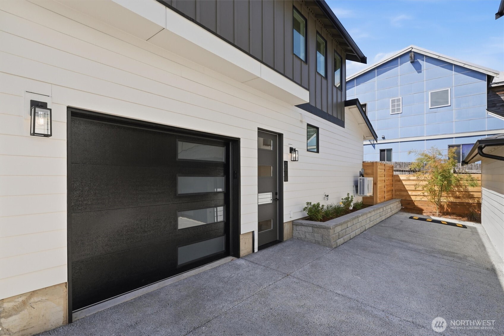 2611 NW 87th Street, Seattle, WA 98117, photo 2 of 37