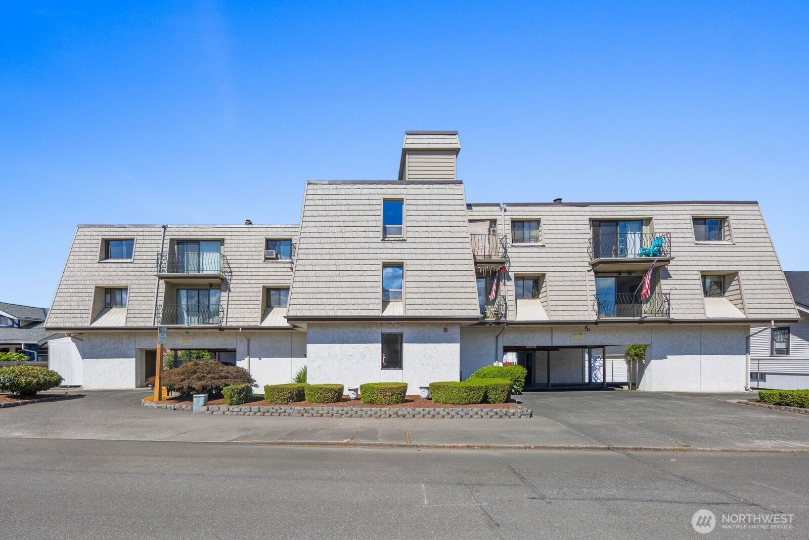 435 Williams Avenue N #206