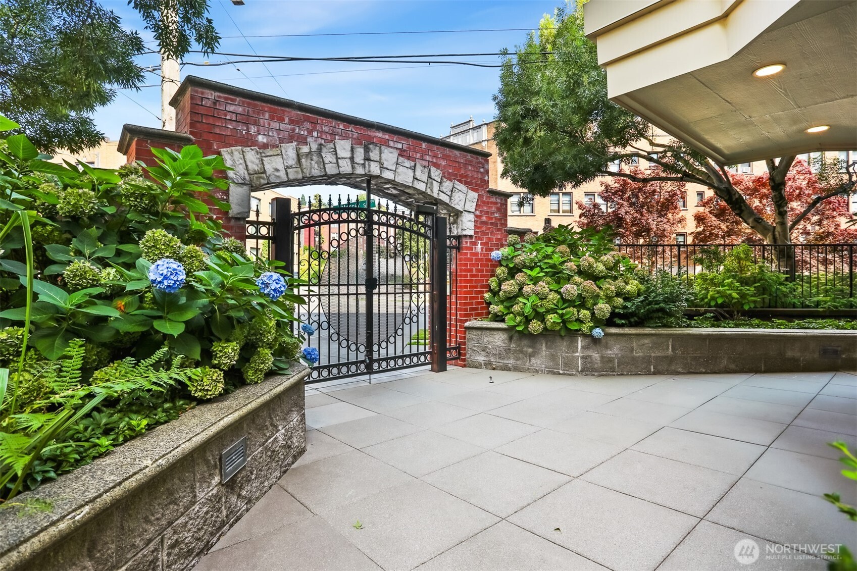 530 4th Avenue W #206, Seattle, WA 98119, photo 3 of 27