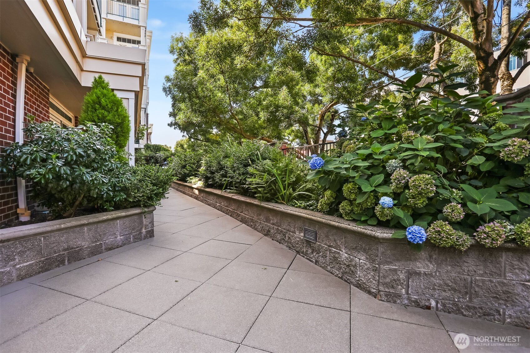 530 4th Avenue W #206, Seattle, WA 98119, photo 4 of 27