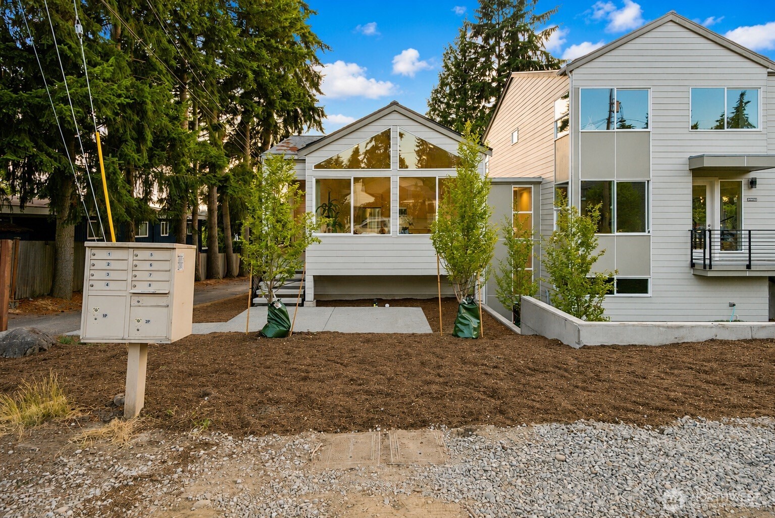 12749 37th Avenue NE, Seattle, WA 98125, photo 3 of 40