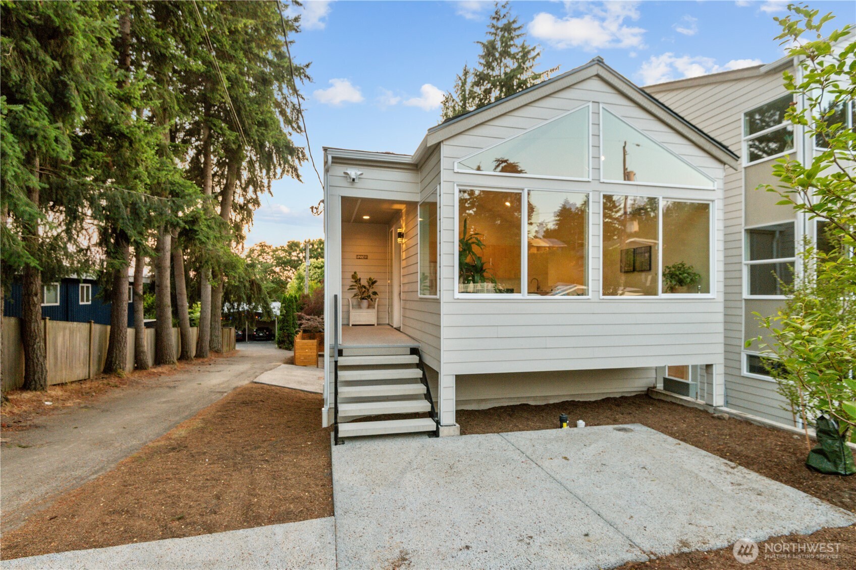 12749 37th Avenue NE, Seattle, WA 98125, photo 4 of 40