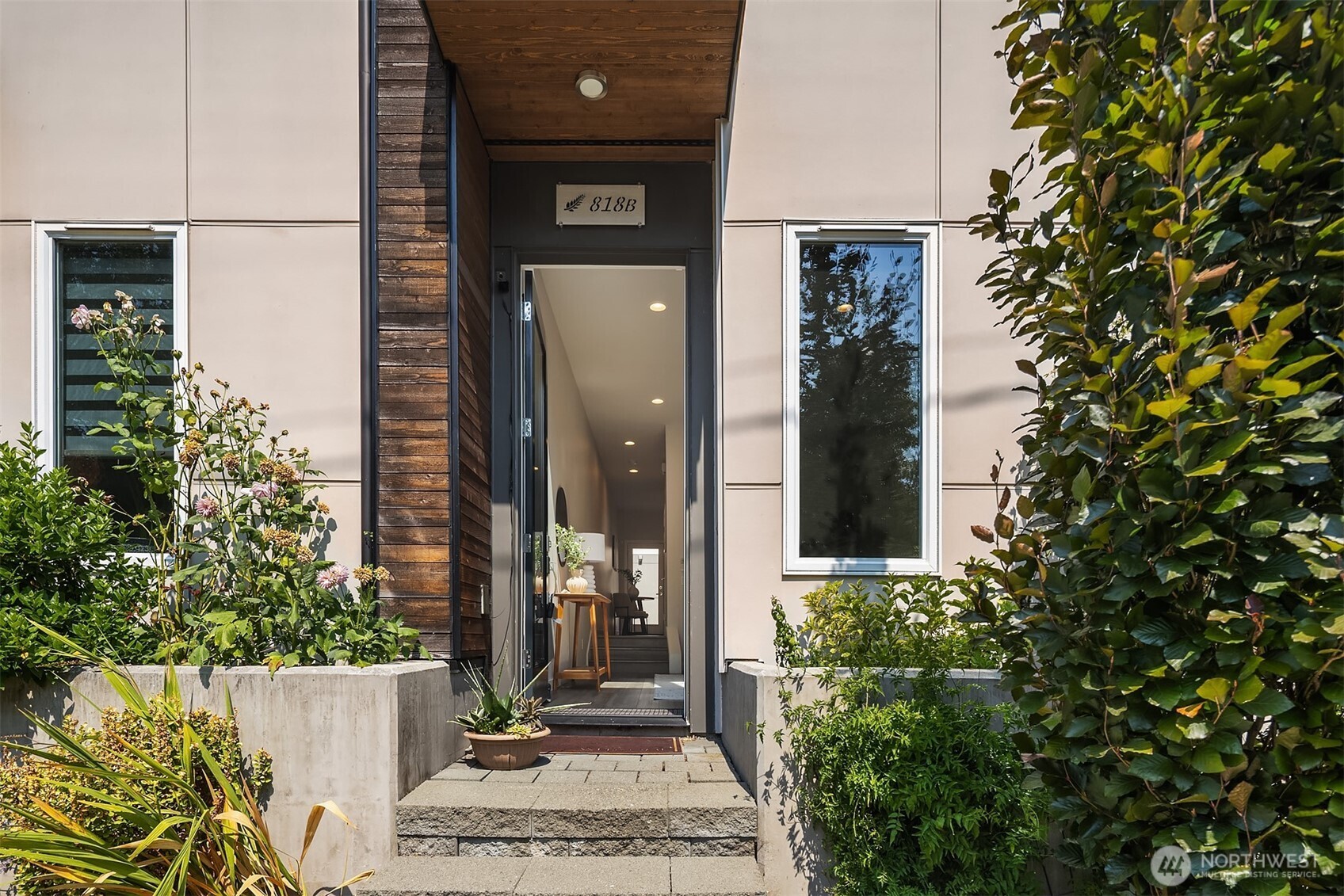 818 NW 53rd Street #B, Seattle, WA 98107-6292, photo 2 of 32