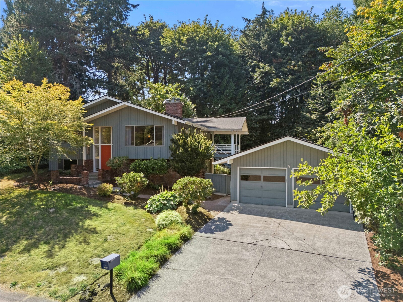 1828 Lakewood Circle SE