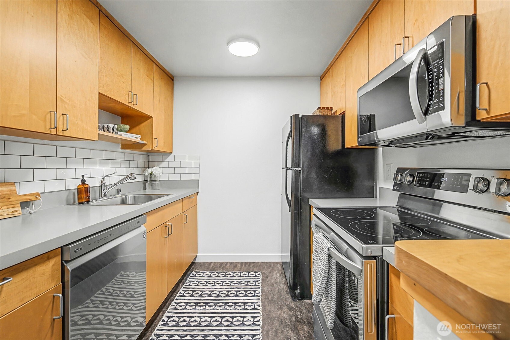 4111 Whitman Avenue N #402, Seattle, WA 98103, photo 4 of 15