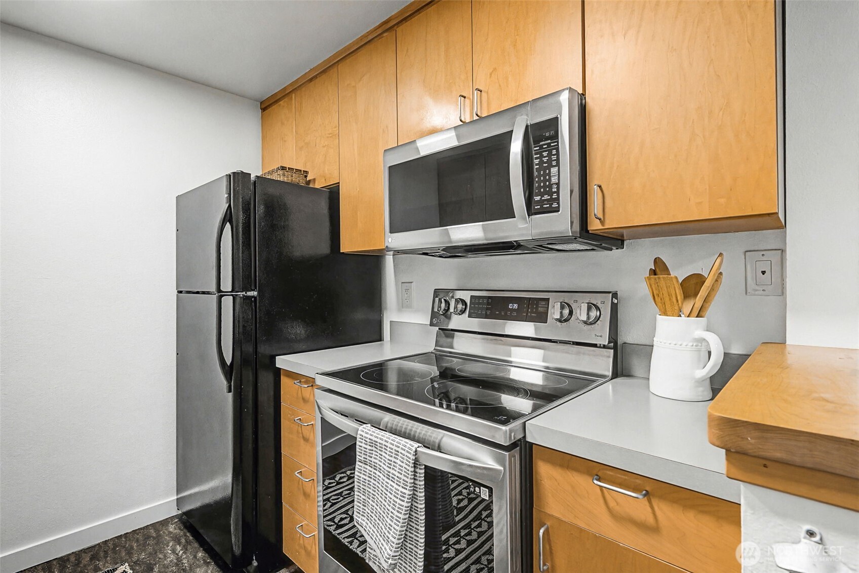 4111 Whitman Avenue N #402, Seattle, WA 98103, photo 5 of 15