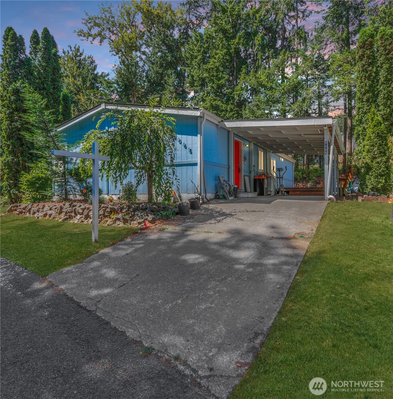 9065 Steele Creek Loop NE