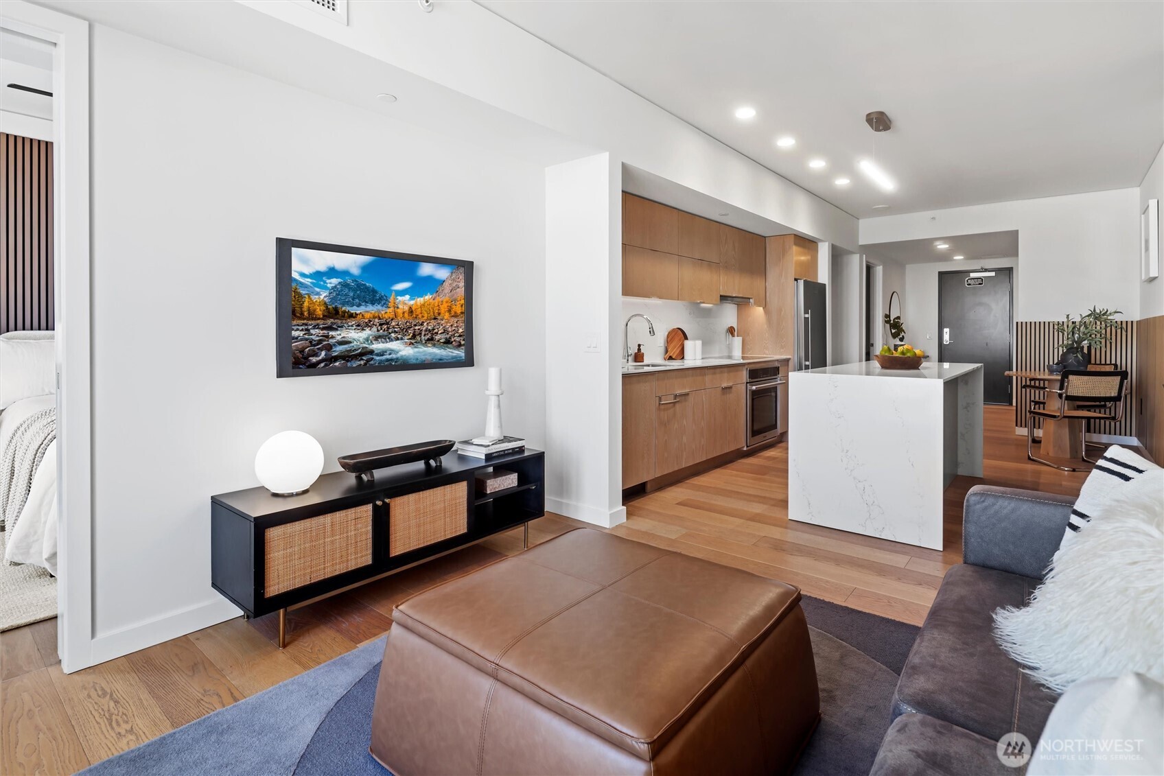 405 S Main Street #811, Seattle, WA 98104, photo 5 of 39