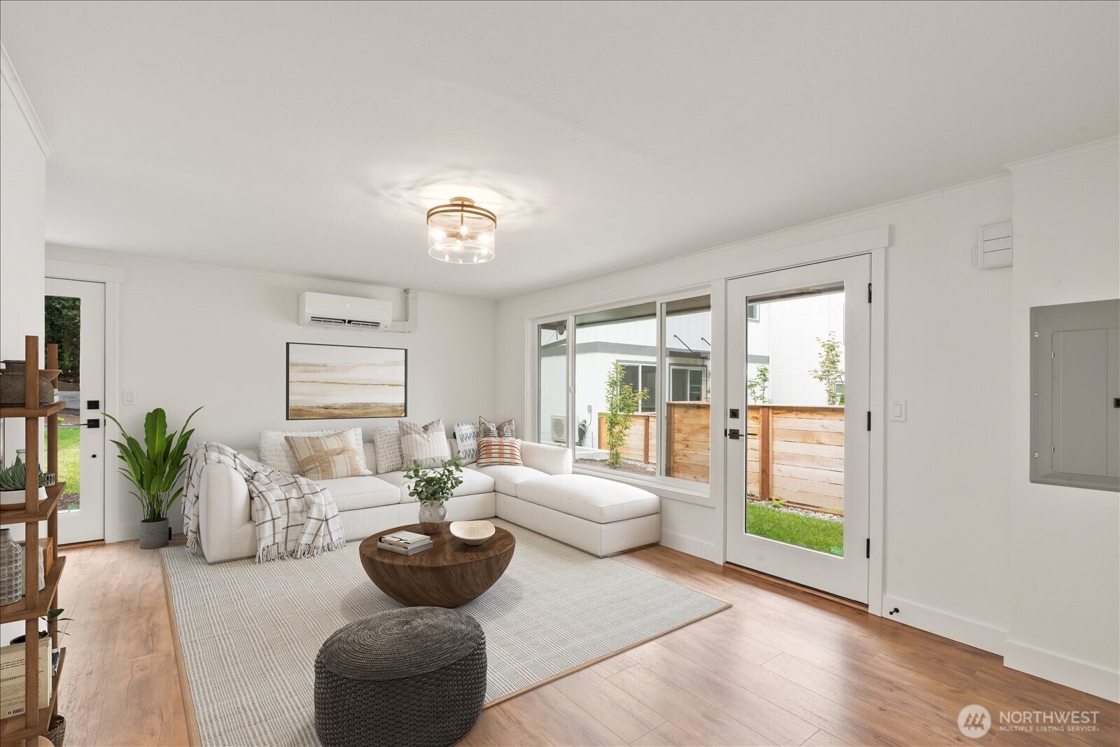 10328 Ashworth Avenue N, Seattle, WA 98133, photo 2 of 3