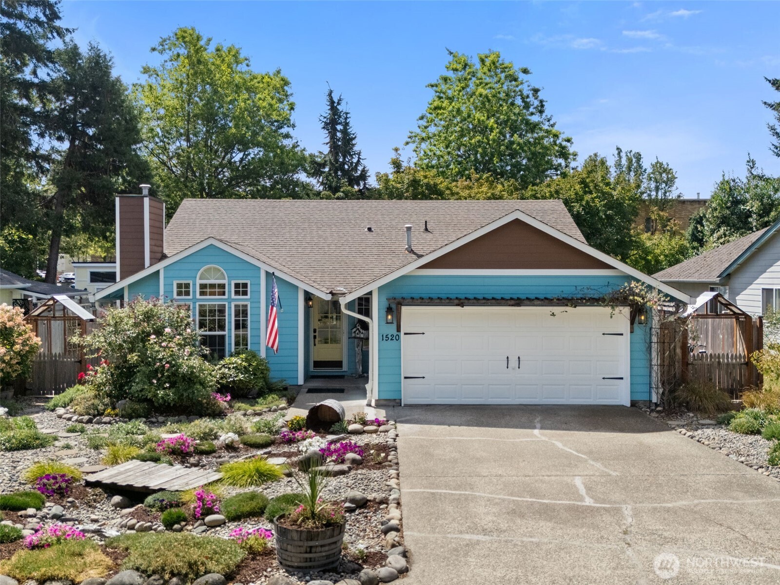 1520 Mapleridge Drive NE