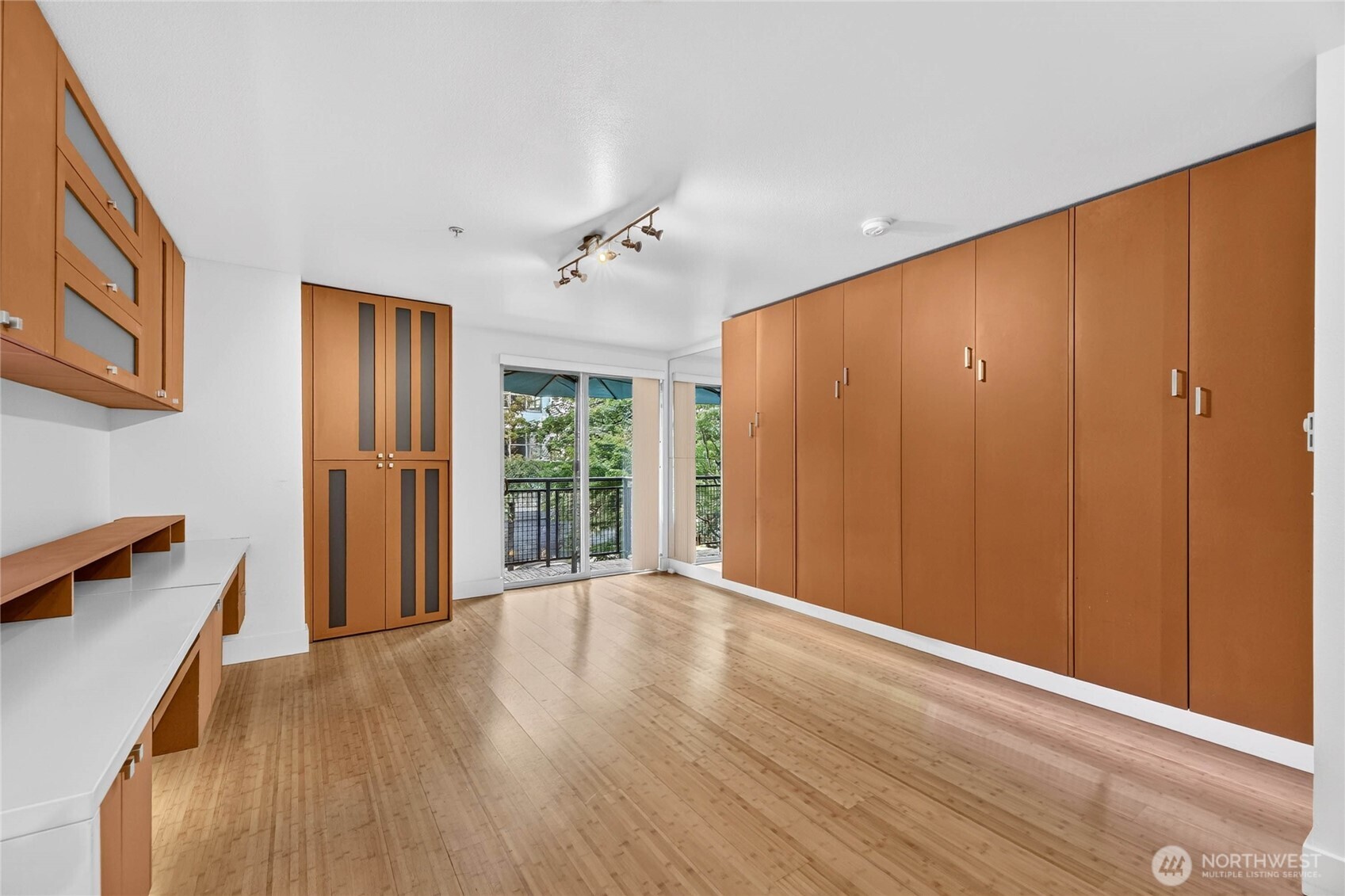 1323 Boren Avenue #212, Seattle, WA 98101-3865, photo 5 of 25