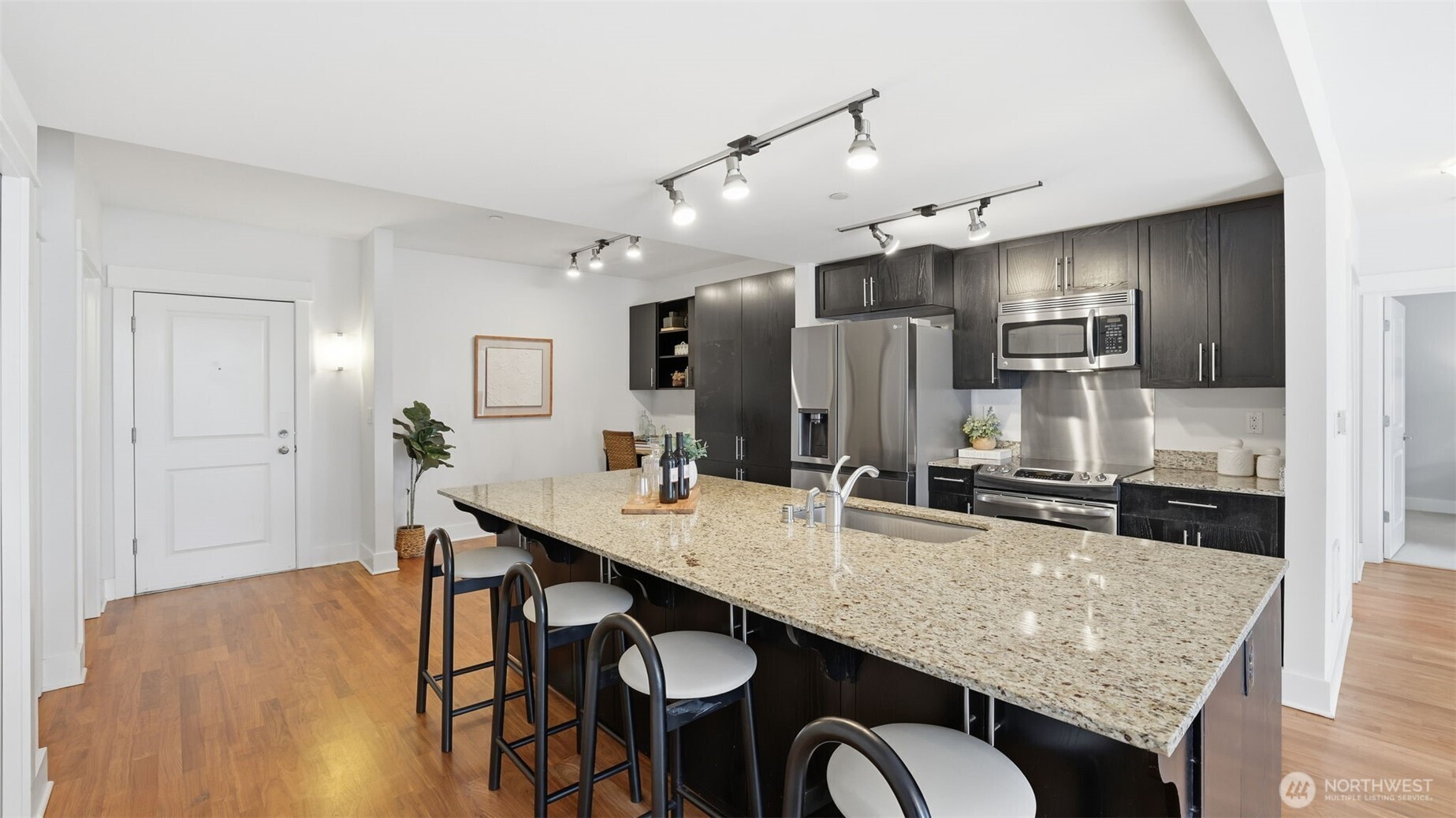 699 John Street #420, Seattle, WA 98109, photo 5 of 37