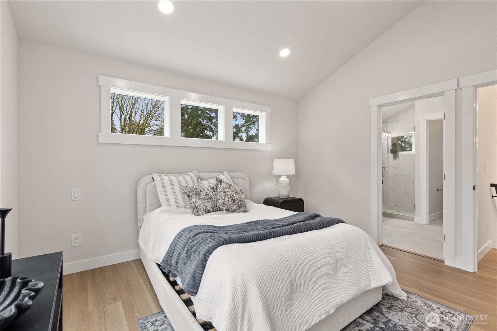 14308 B Roslyn Place N, Seattle, WA 98133, photo 4 of 18
