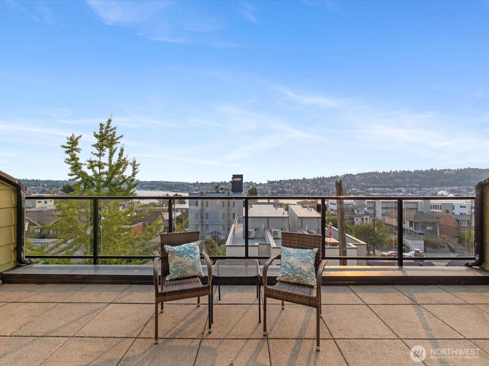 655 W Crockett Street #A202, Seattle, WA 98109, photo 4 of 40