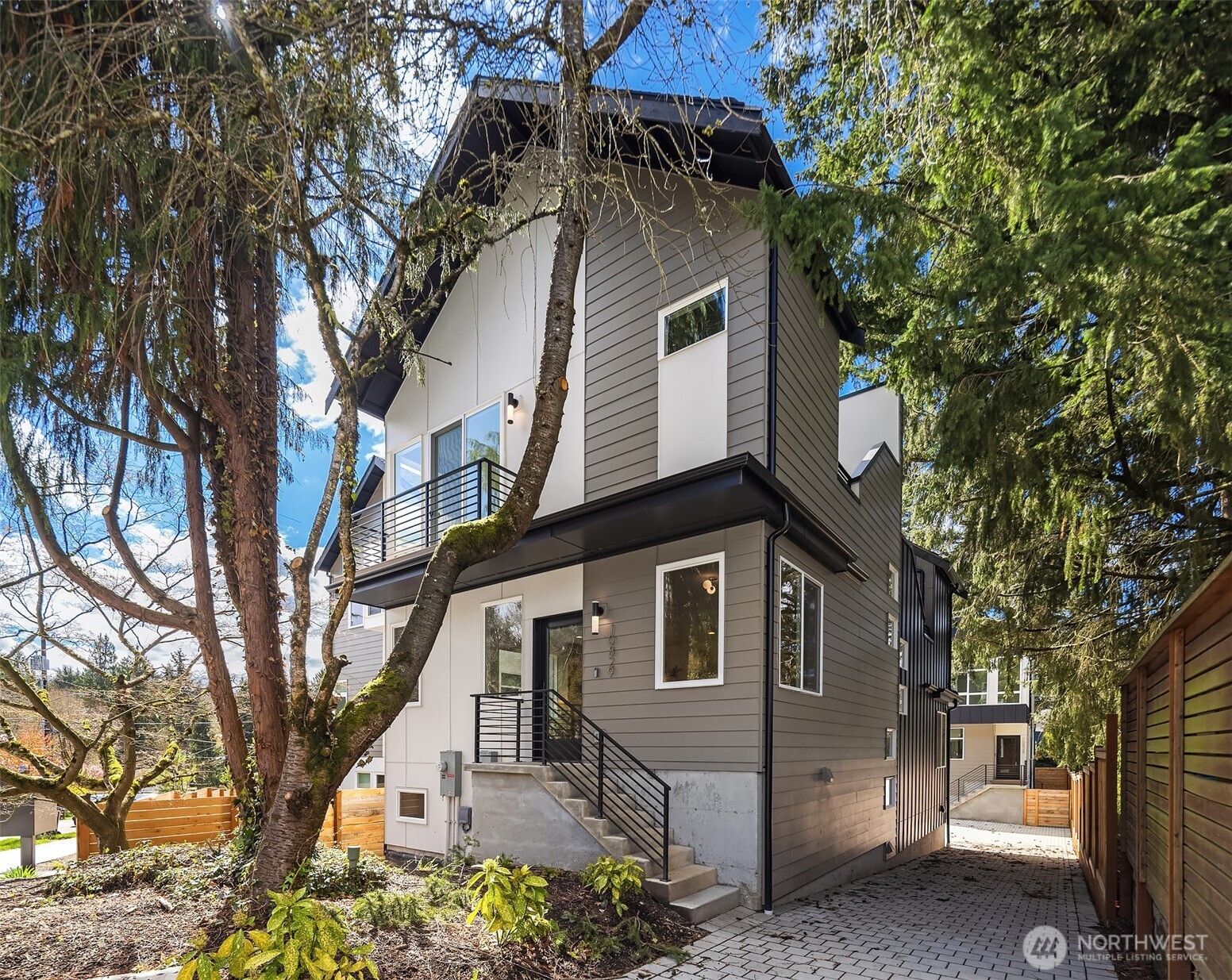 10829 11th Avenue NE, Seattle, WA 98125, photo 2 of 26