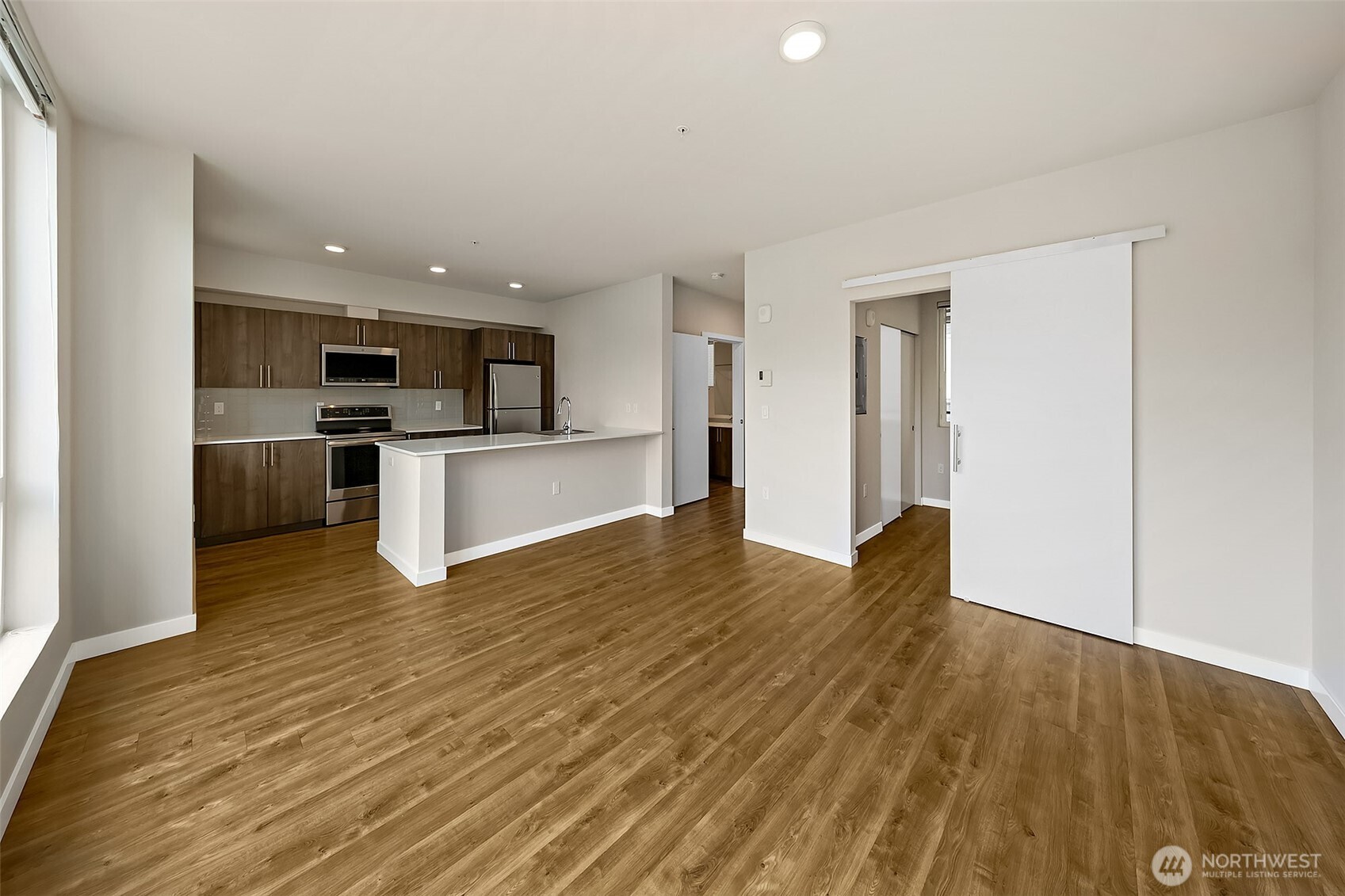 121 12th Avenue E #409, Seattle, WA 98102, photo 3 of 18