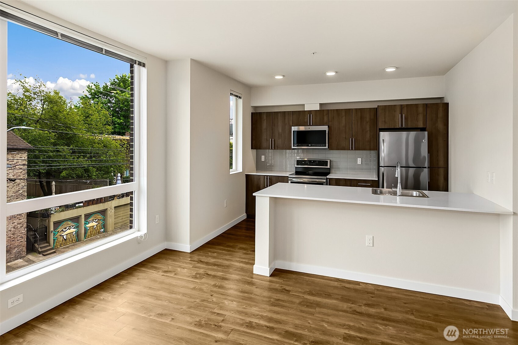 121 12th Avenue E #409, Seattle, WA 98102, photo 2 of 18