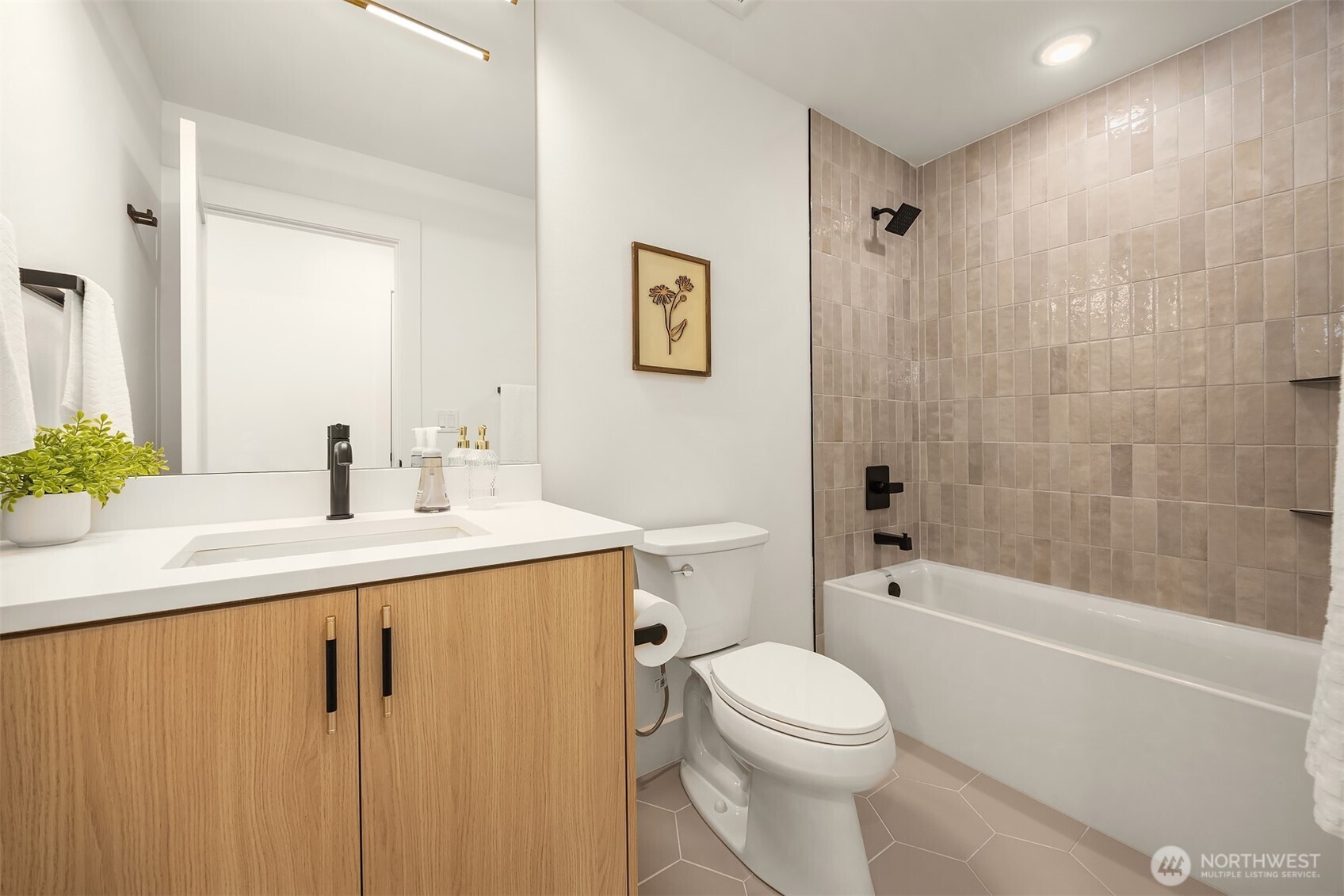 1504 N 100th Street, Seattle, WA 98133, photo 3 of 11