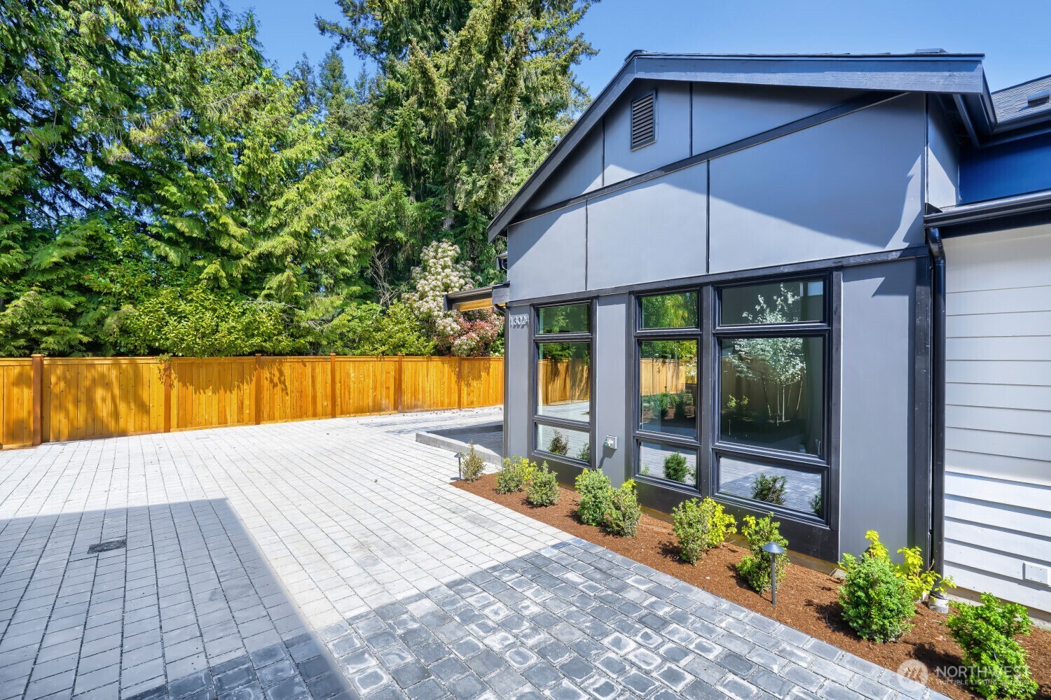 13024 Corliss Avenue N, Seattle, WA 98133, photo 2 of 28