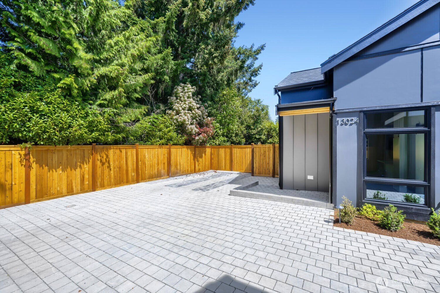 13024 Corliss Avenue N, Seattle, WA 98133, photo 3 of 28