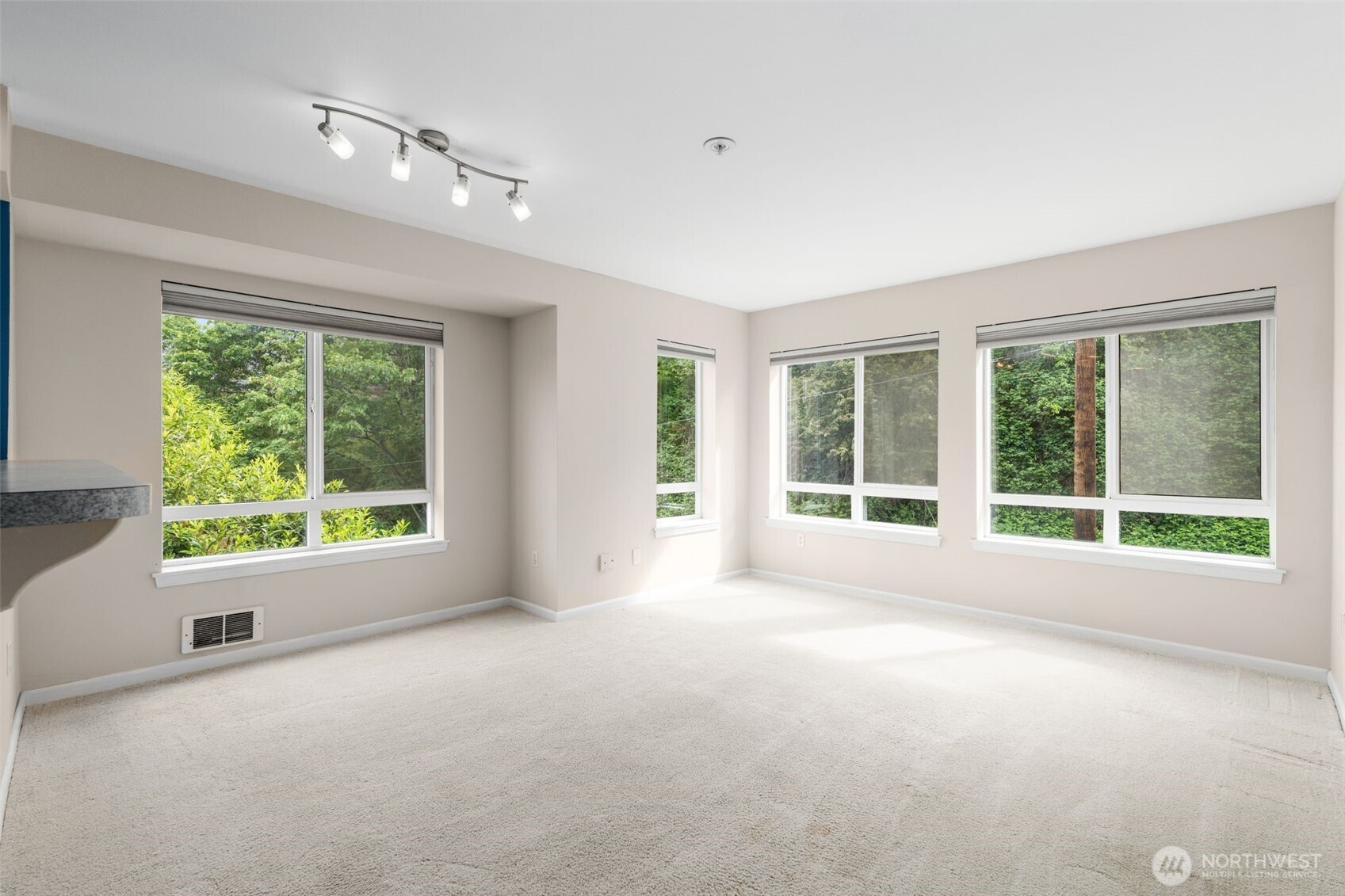 2530 Fifteenth Avenue W #410, Seattle, WA 98119, photo 4 of 24