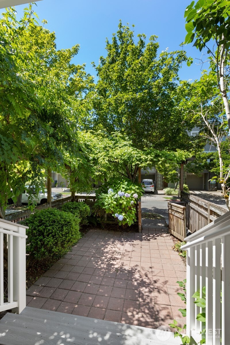 6726 35th Place S, Seattle, WA 98118, photo 3 of 27