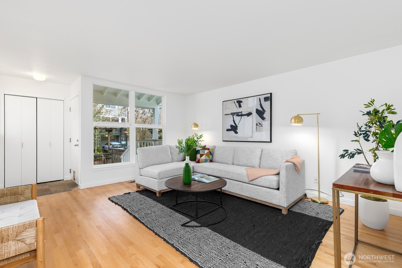6726 35th Place S, Seattle, WA 98118, photo 5 of 27