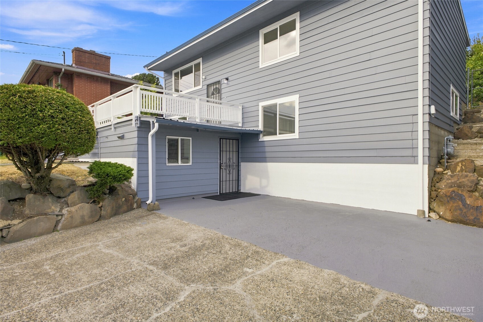 5922 23rd Avenue S, Seattle, WA 98108, photo 2 of 2