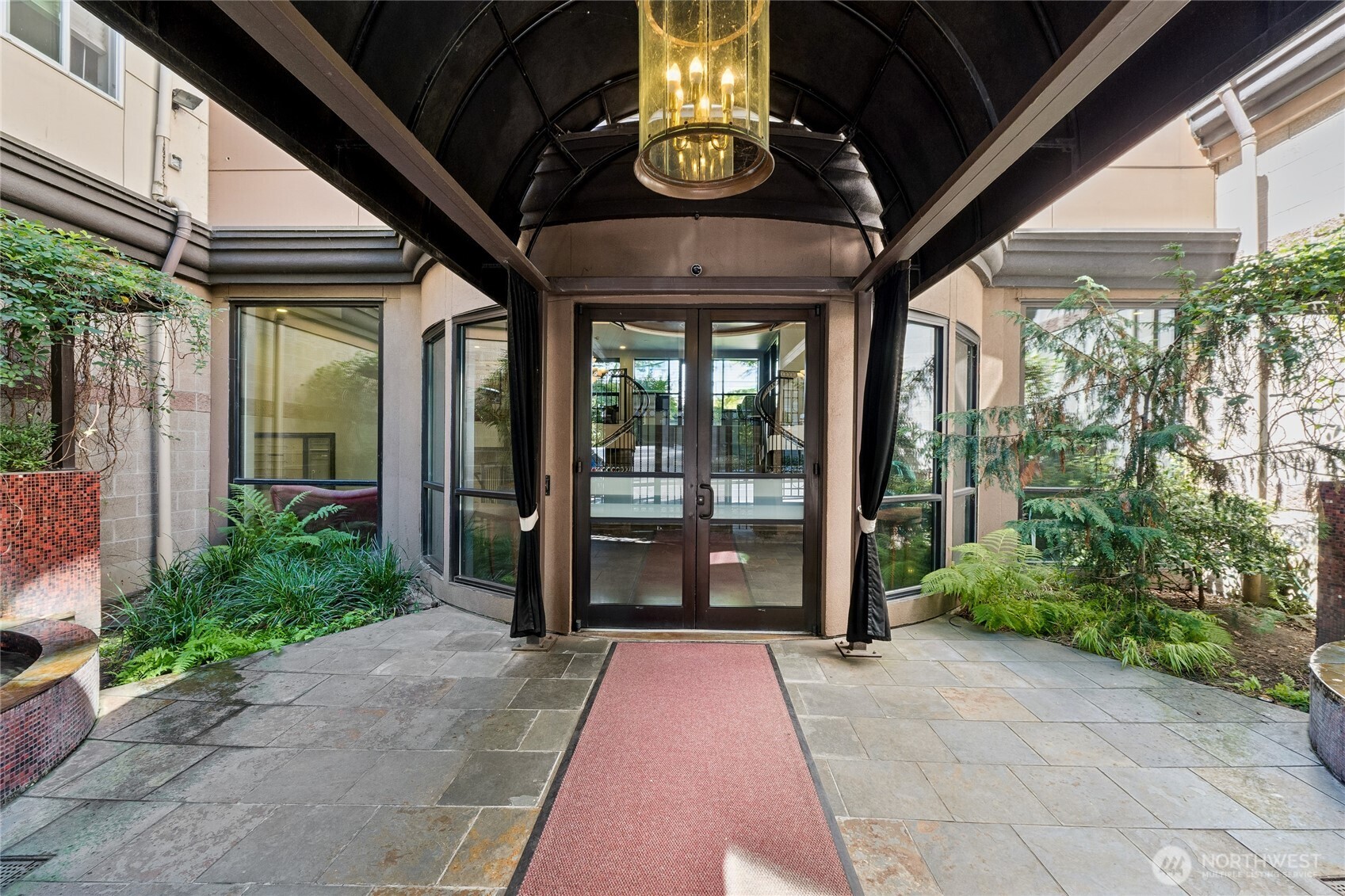 323 Queen Anne Avenue N #711, Seattle, WA 98109, photo 3 of 36