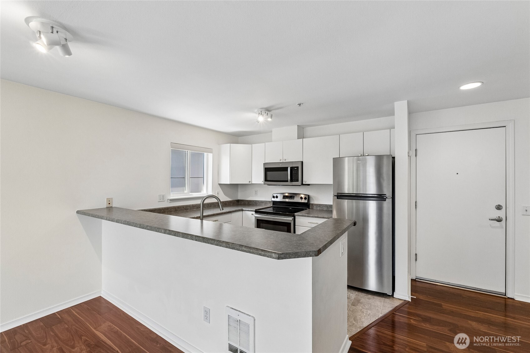 323 Queen Anne Avenue N #711, Seattle, WA 98109, photo 5 of 36