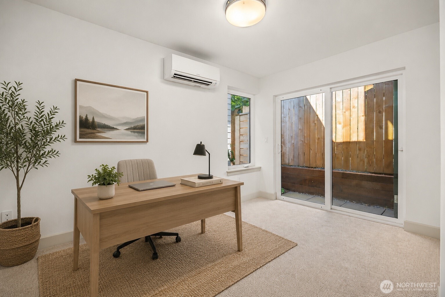 1255 NE 100th Street, Seattle, WA 98125, photo 2 of 16