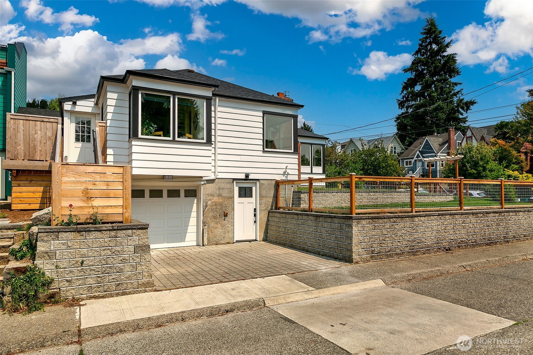8215 4th Avenue NE, Seattle, WA 98115, photo 3 of 31