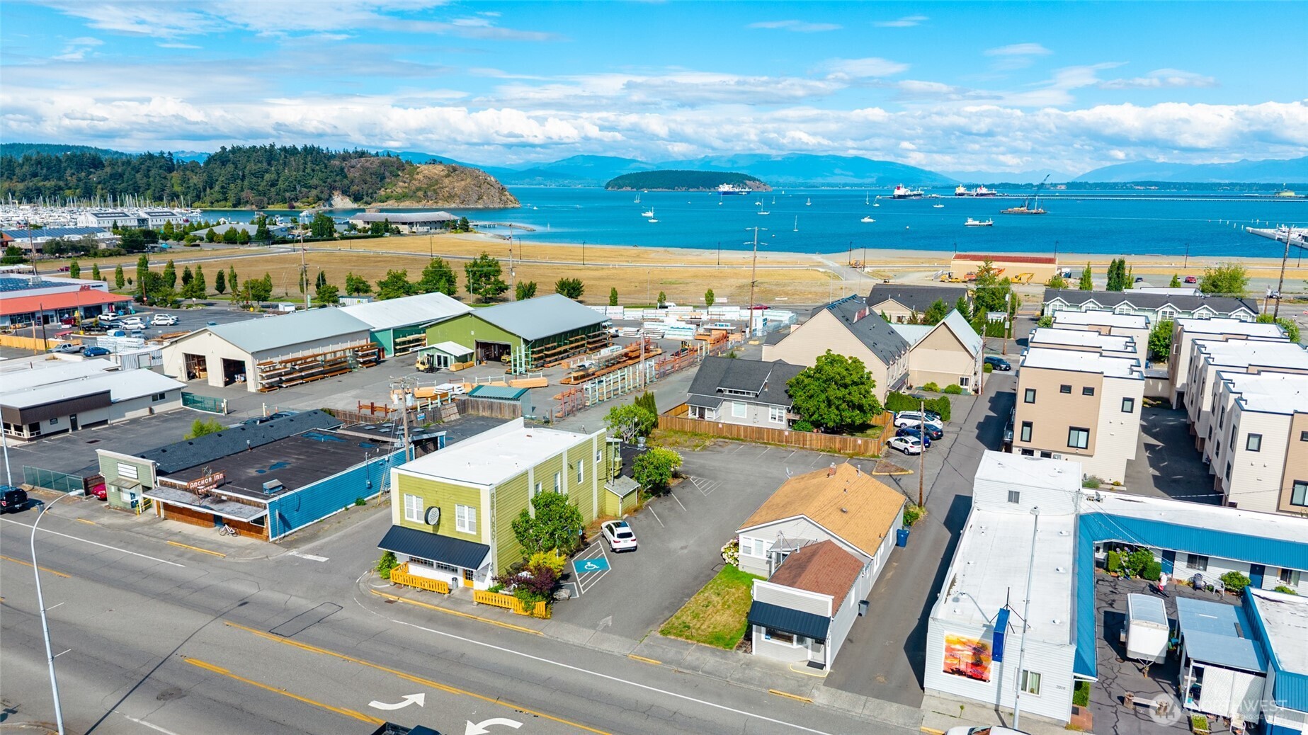 2001 Commercial Avenue