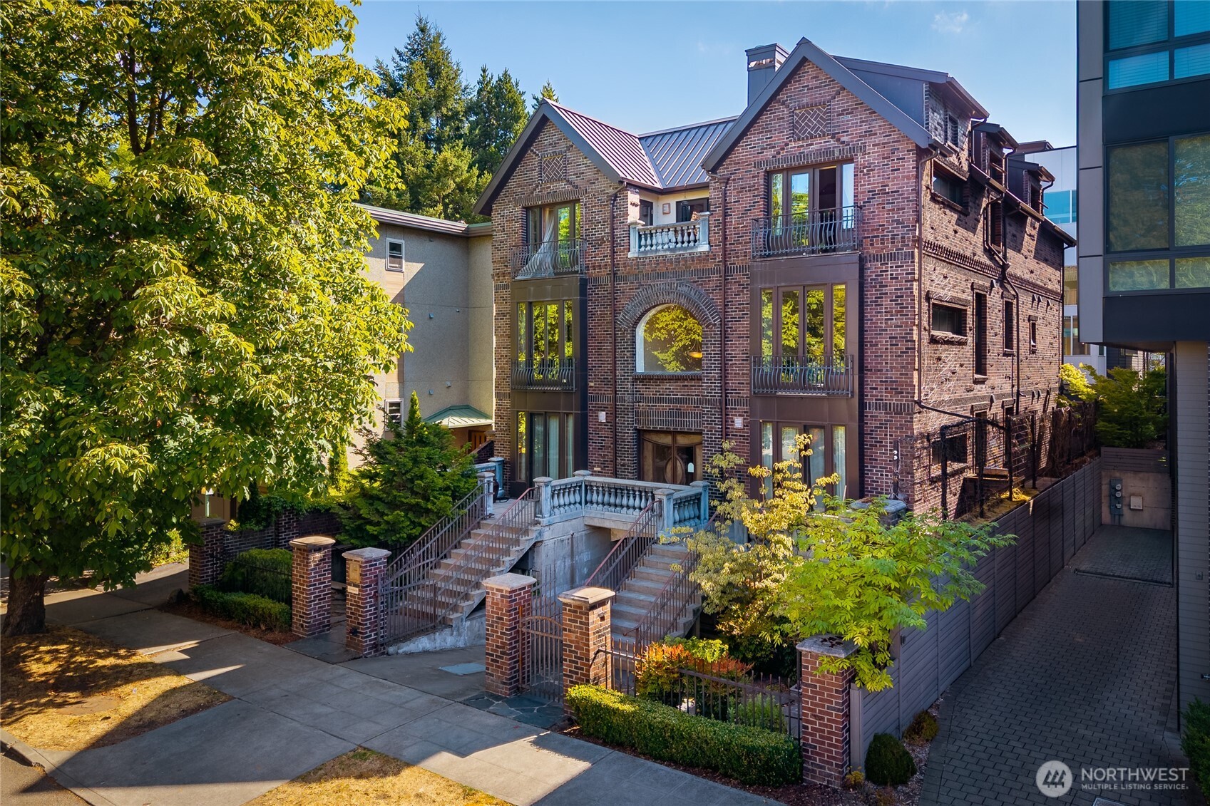 1122 Broadway E #301