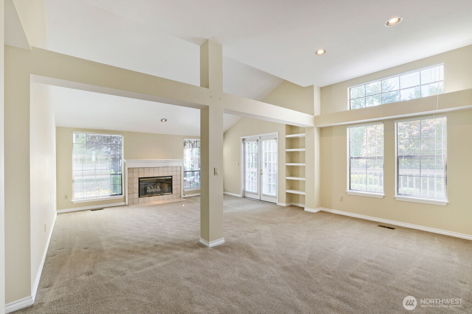 10063 Wallingford Avenue N, Seattle, WA 98133, photo 3 of 29