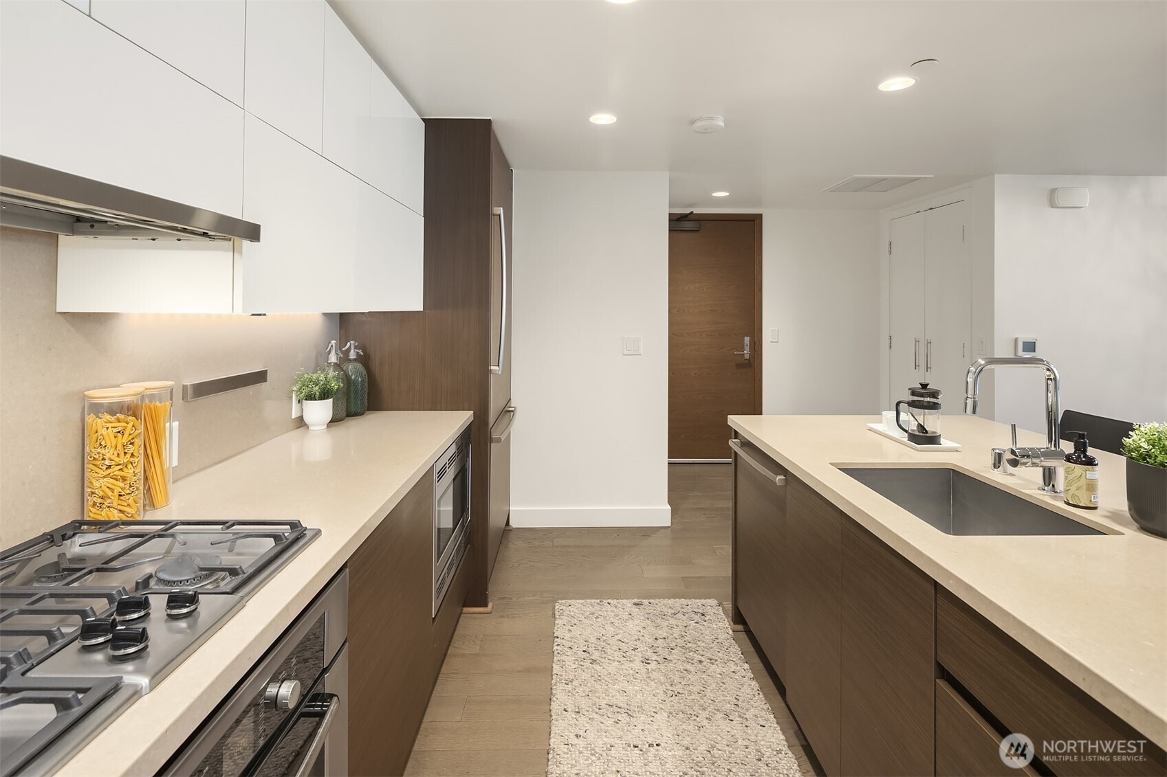 588 Bell Street #813S, Seattle, WA 98121, photo 4 of 40