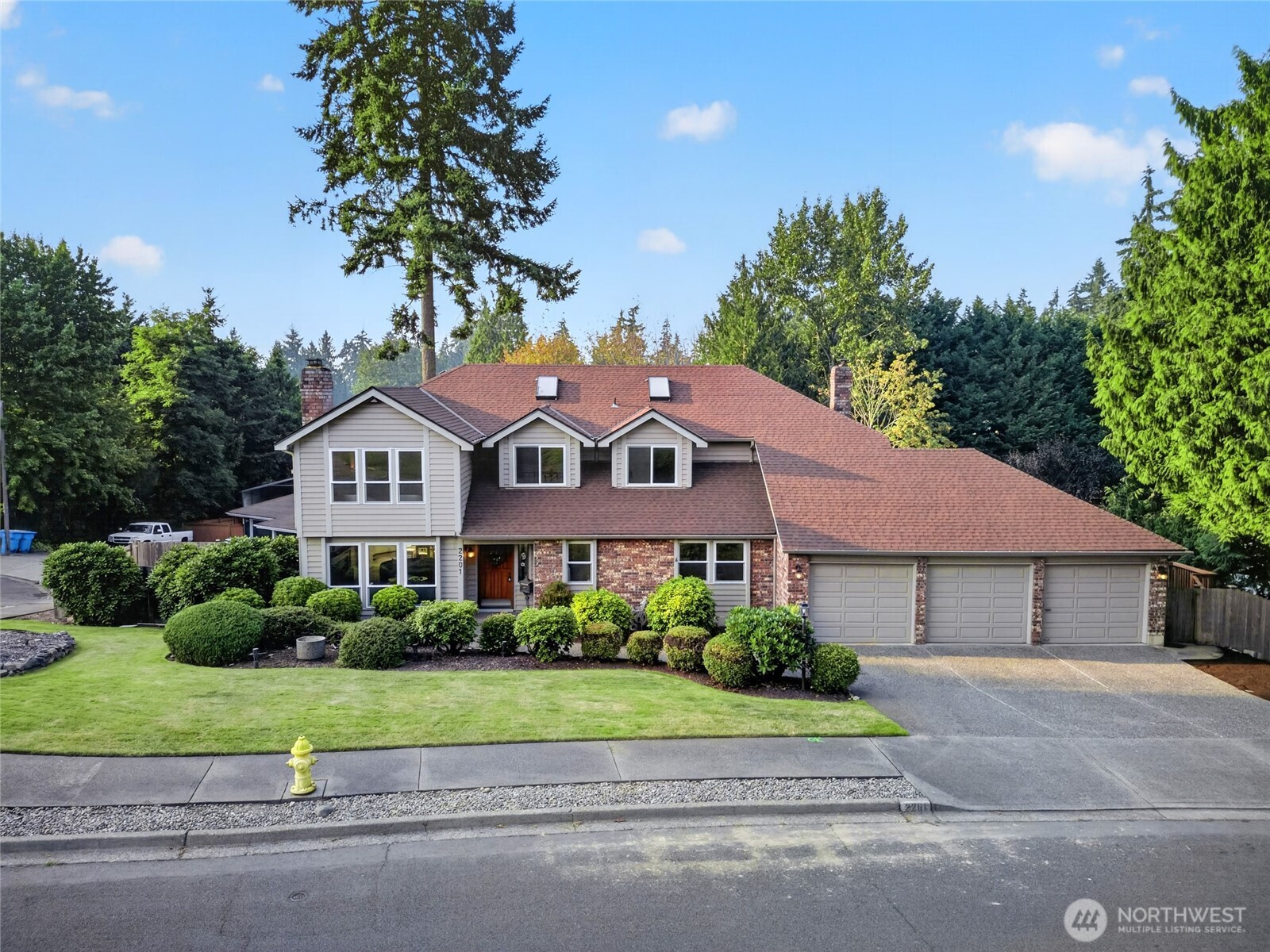 2201 33rd Avenue SE