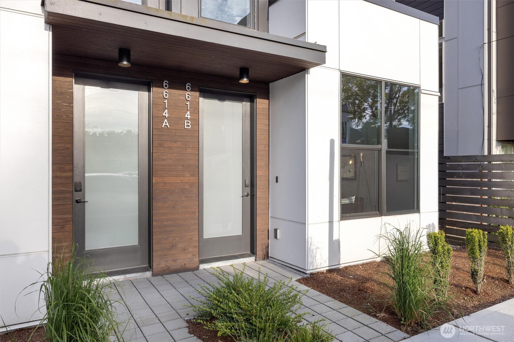 6614 Carleton Avenue S #A, Seattle, WA 98108, photo 3 of 31