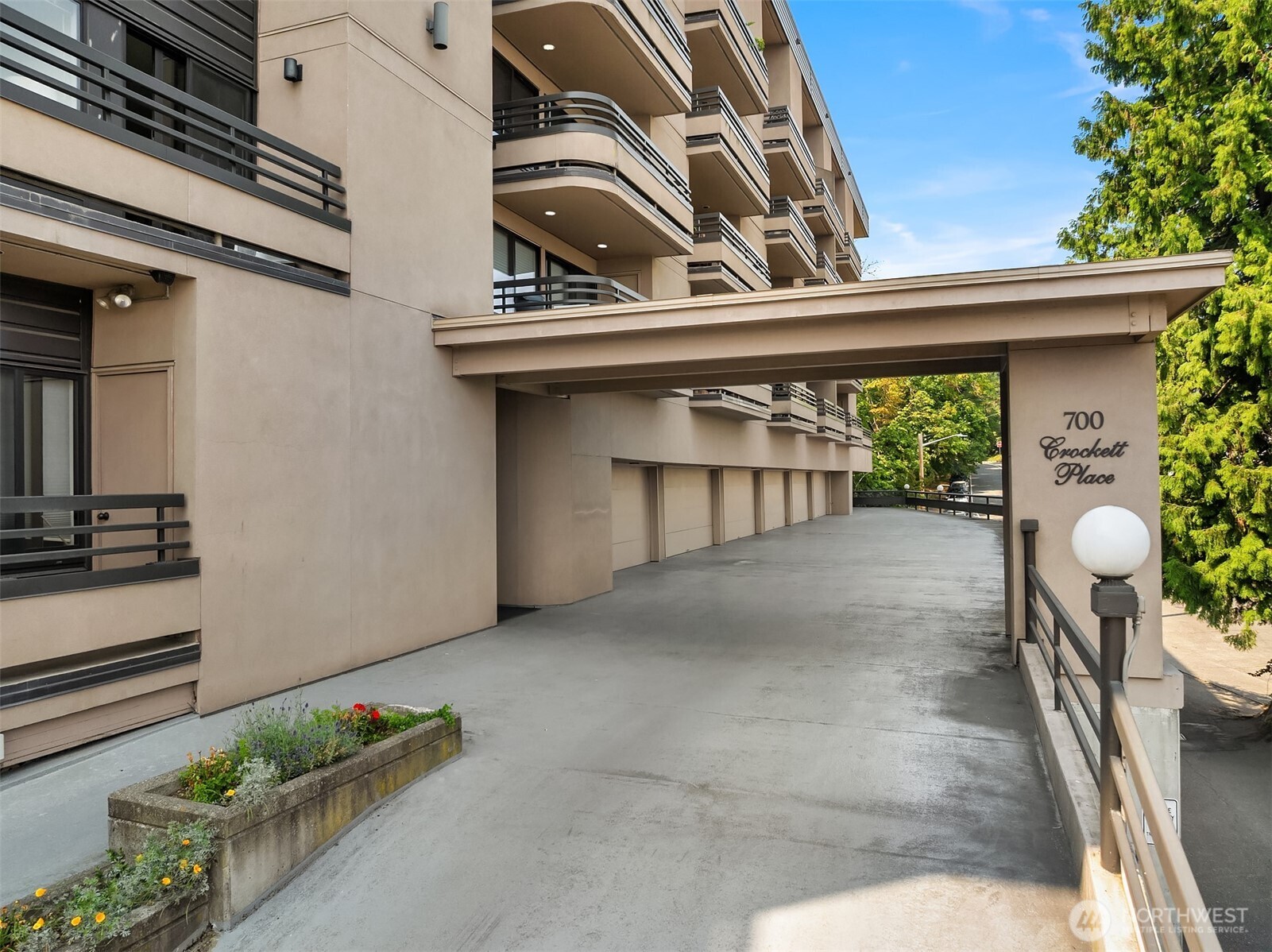 700 Crockett Street #104, Seattle, WA 98109, photo 2 of 35