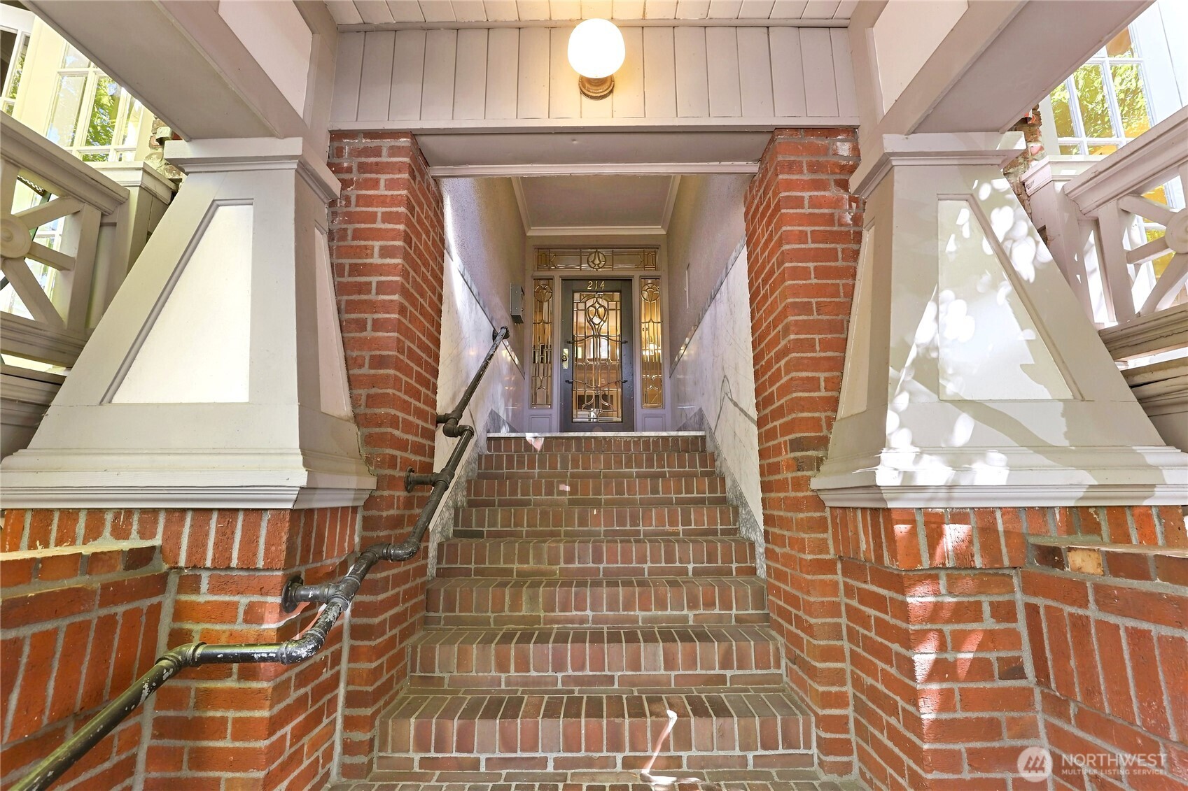 214 13th Avenue E #2, Seattle, WA 98102, photo 3 of 23