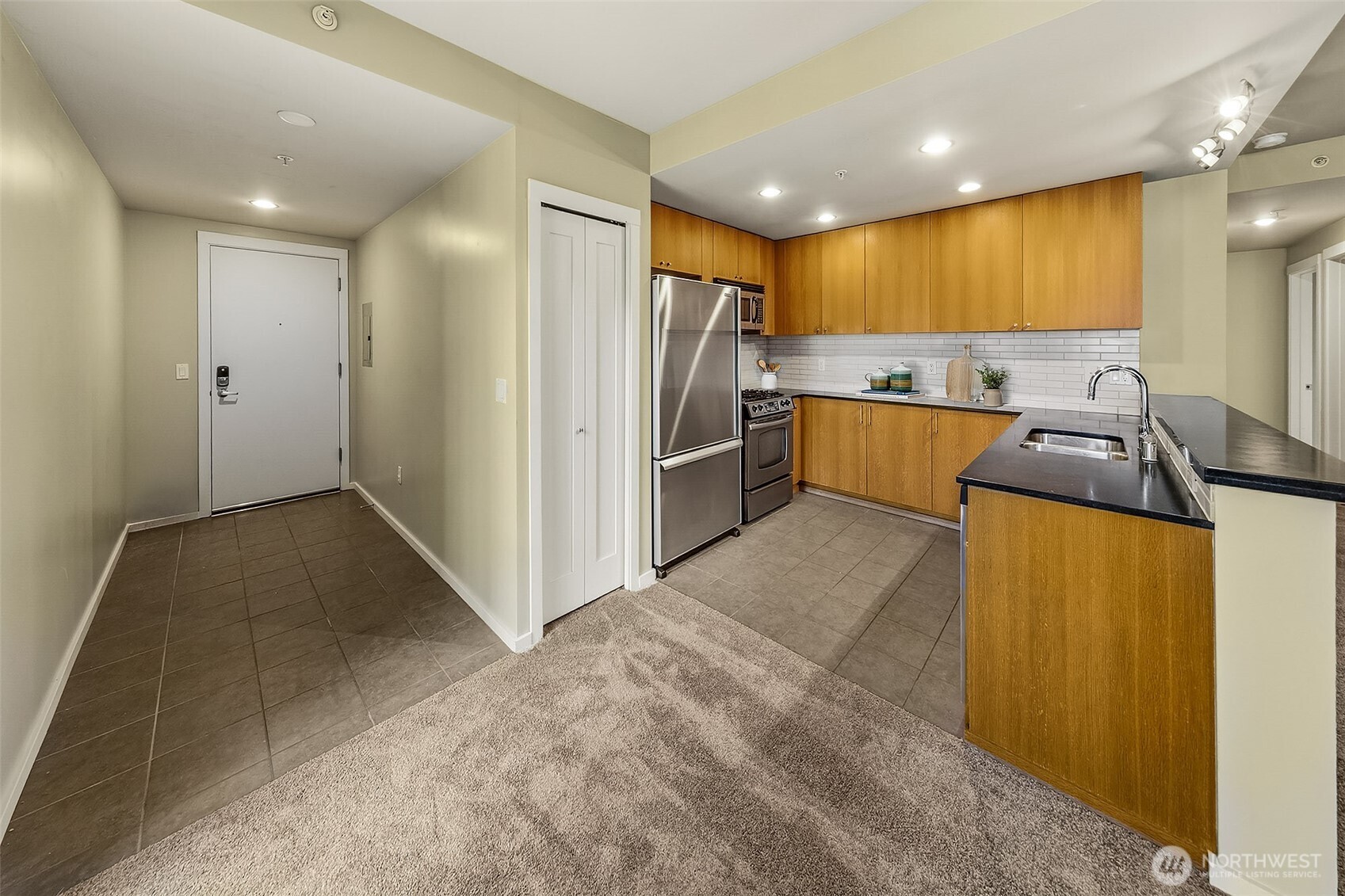 81 Clay Street #527, Seattle, WA 98121, photo 3 of 28