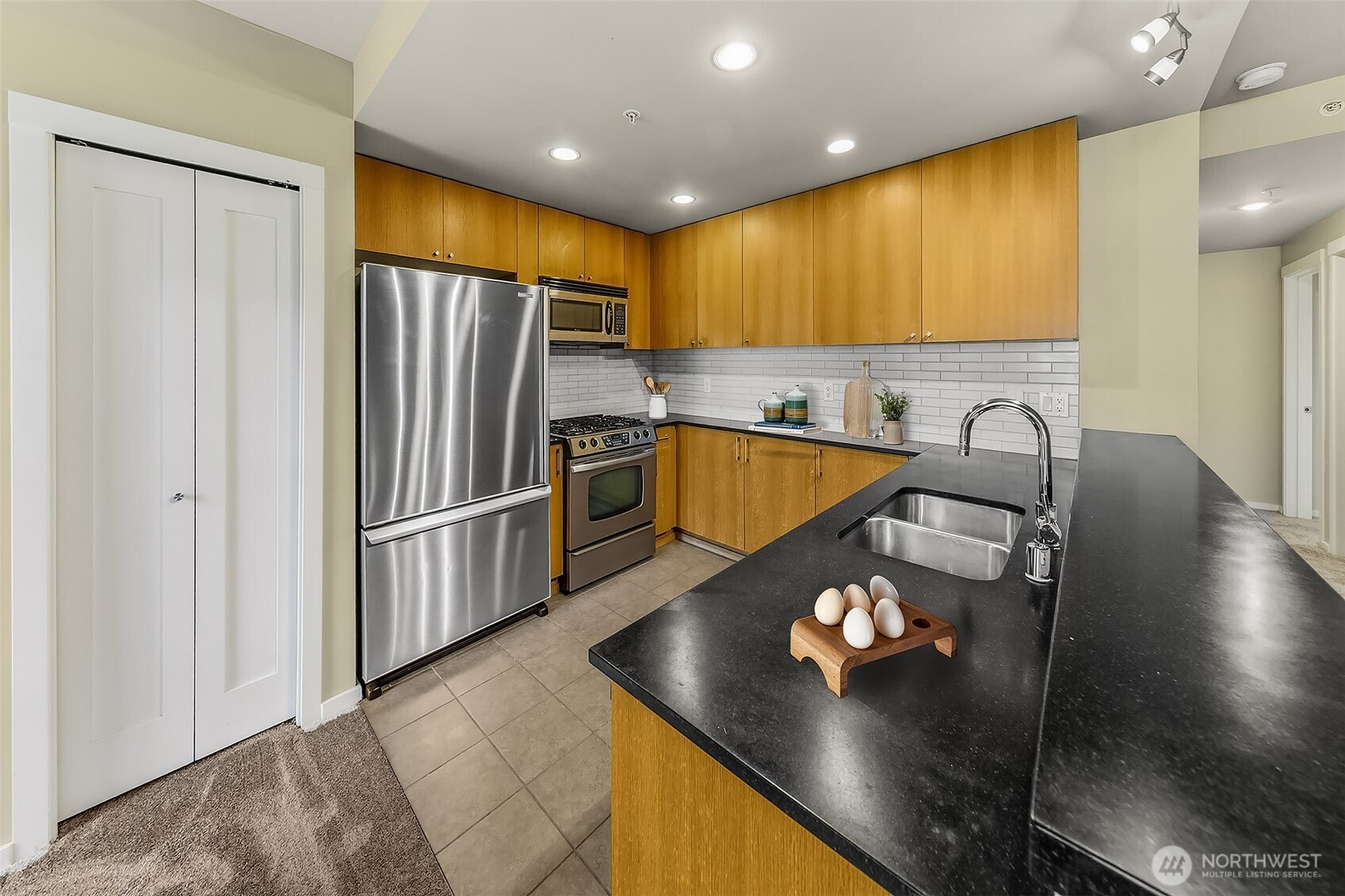 81 Clay Street #527, Seattle, WA 98121, photo 4 of 28