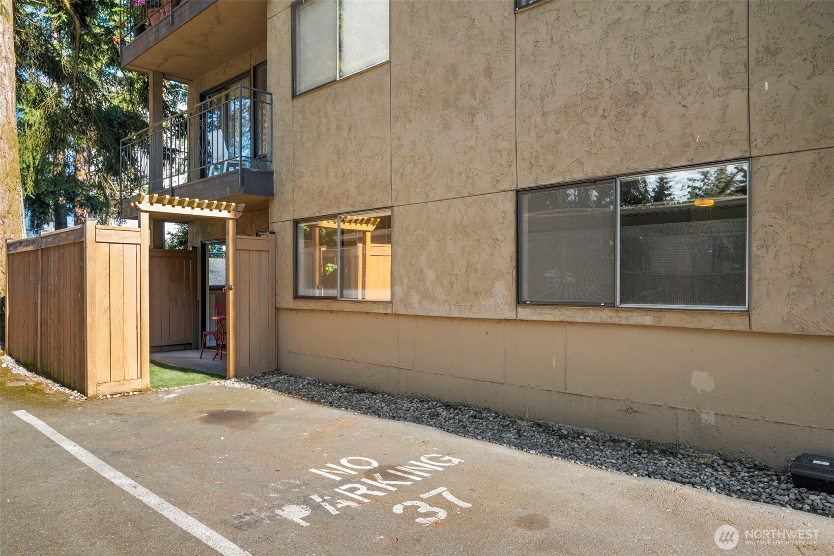 750 N 143rd Street #B7, Seattle, WA 98133, photo 3 of 27