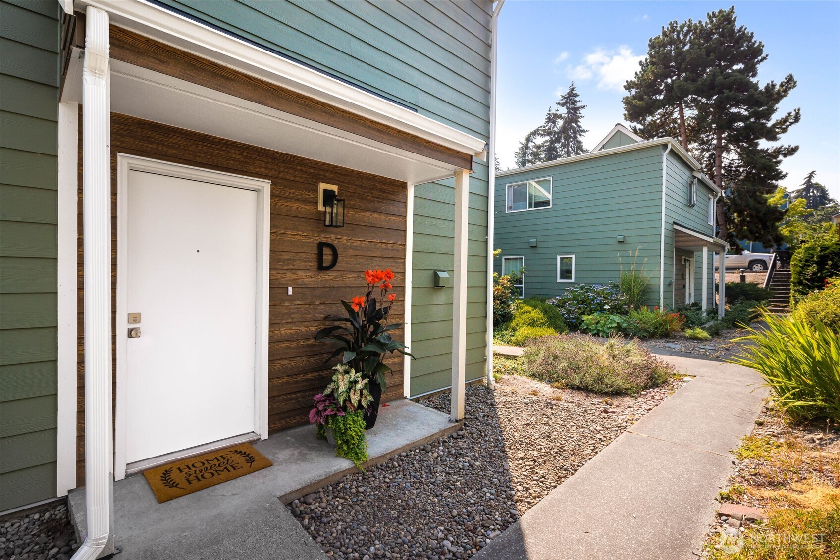 8408 25th Avenue SW #D, Seattle, WA 98106, photo 2 of 32