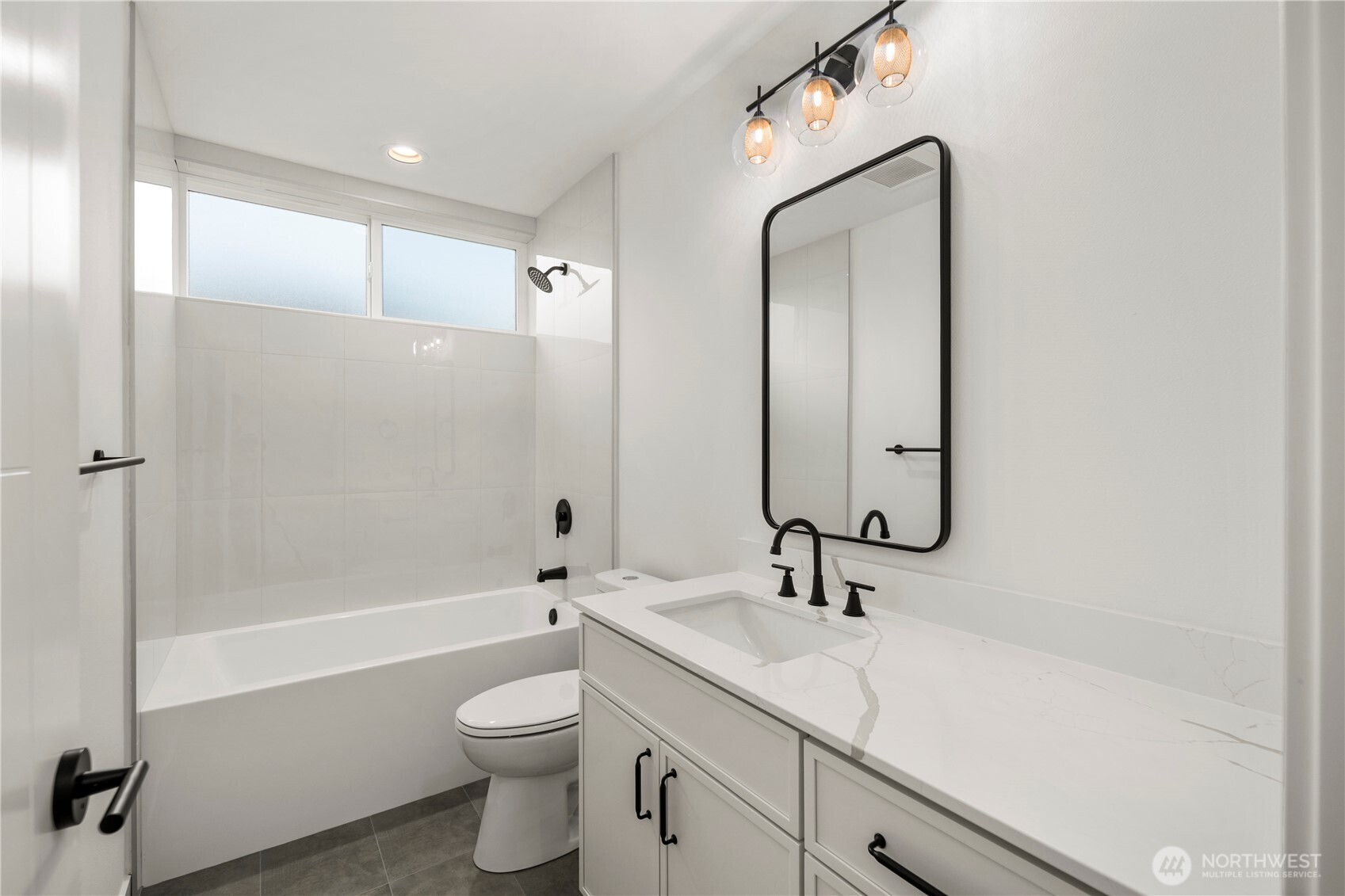 516 N 102nd Street, Seattle, WA 98133, photo 4 of 17