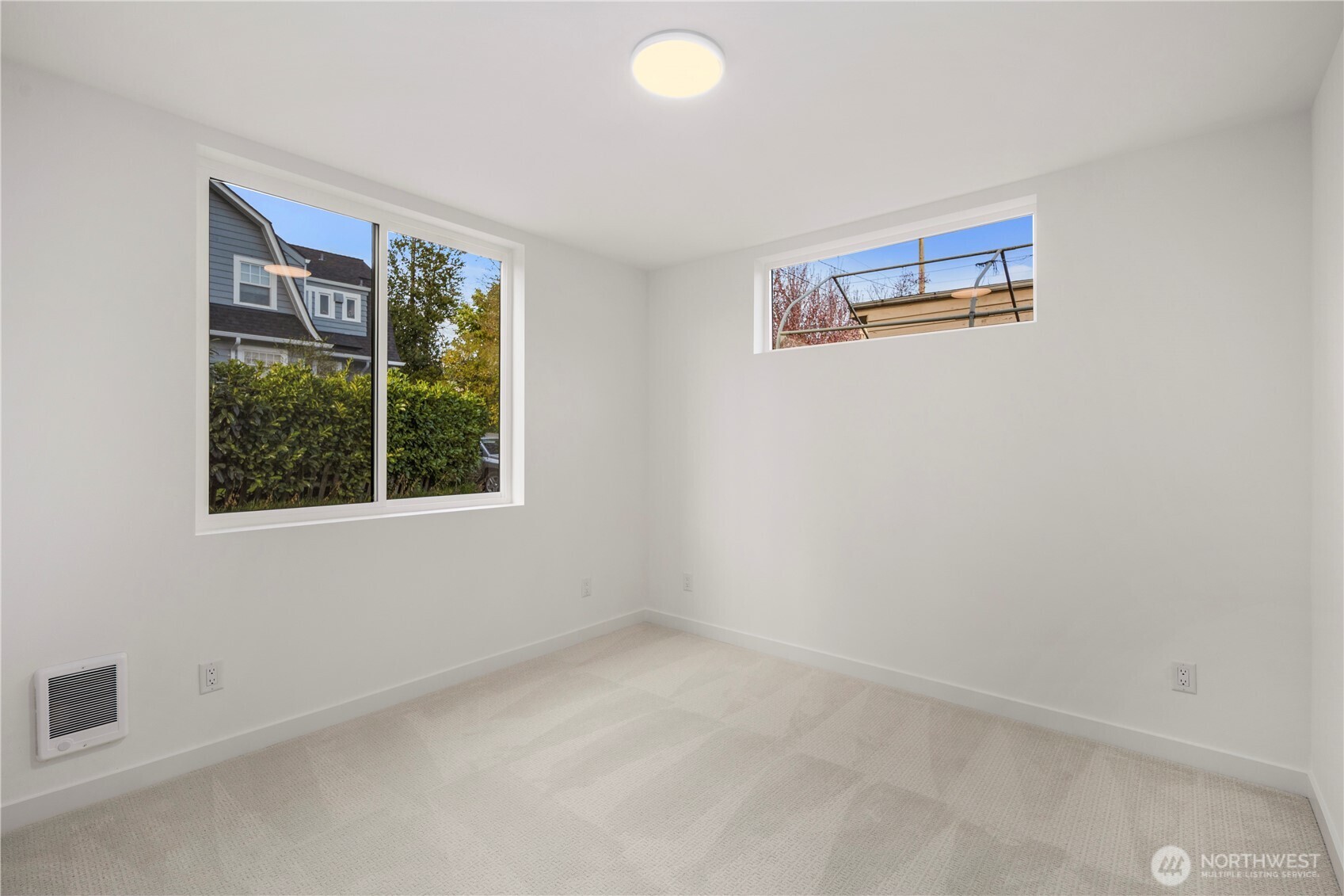 516 N 102nd Street, Seattle, WA 98133, photo 5 of 17