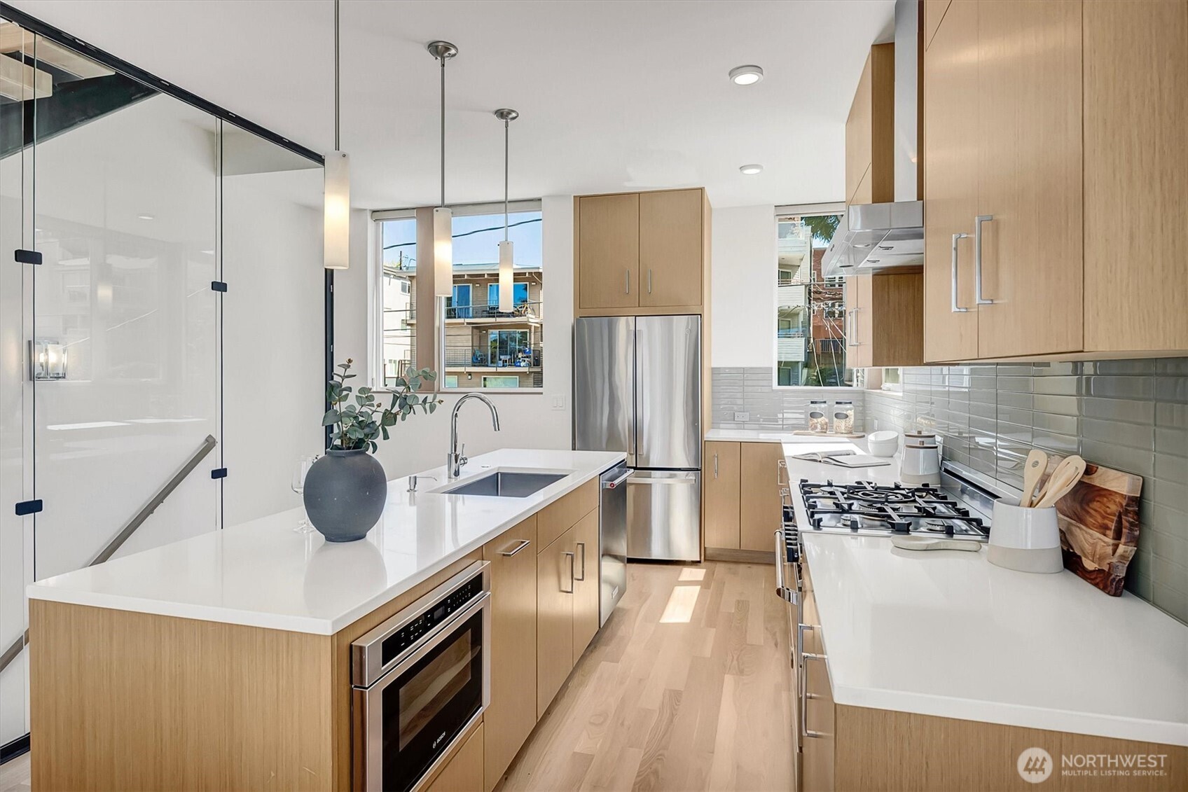2359 Yale Avenue E #A, Seattle, WA 98102, photo 3 of 23