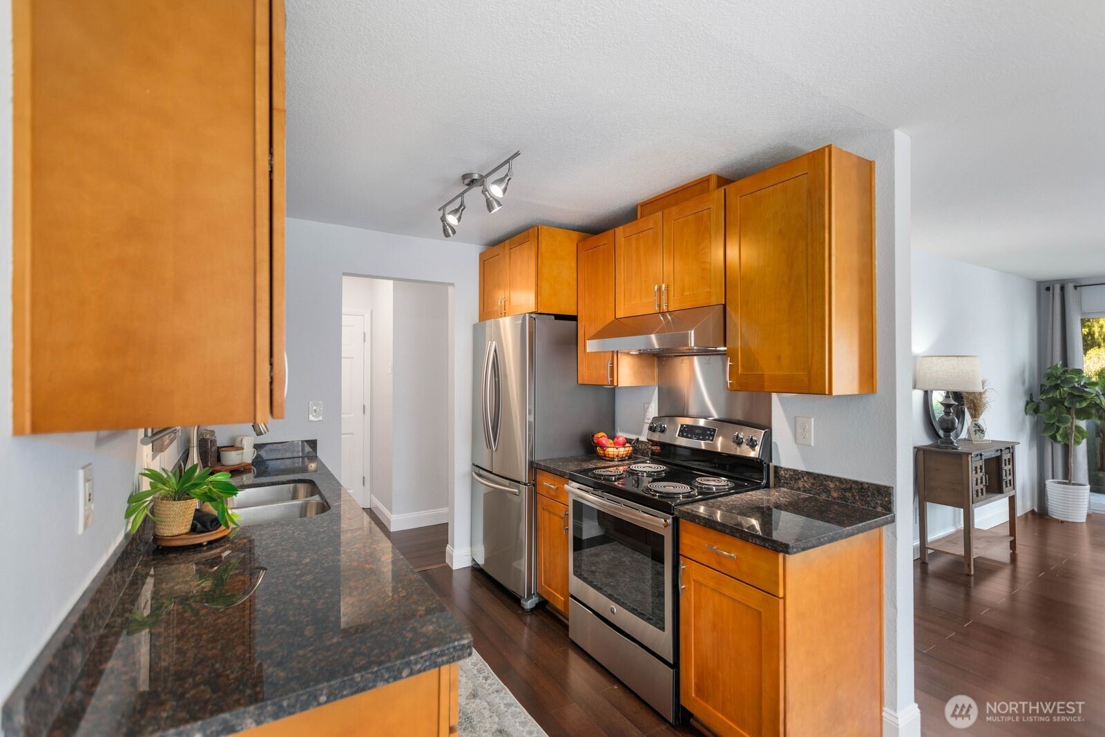 10110 Greenwood Avenue N #204, Seattle, WA 98133, photo 5 of 17