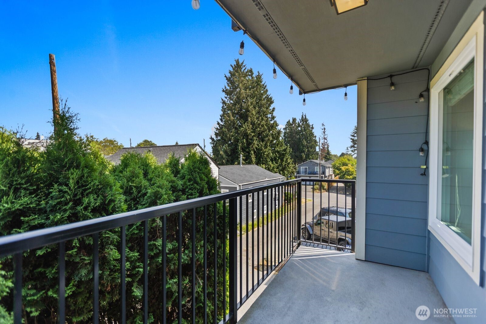 10110 Greenwood Avenue N #204, Seattle, WA 98133, photo 2 of 17