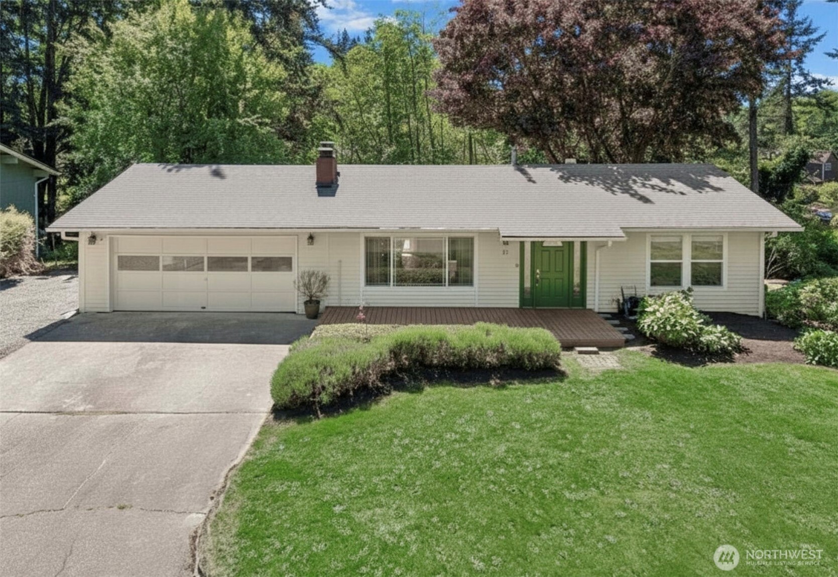711 Eagle Cliff Rd NE